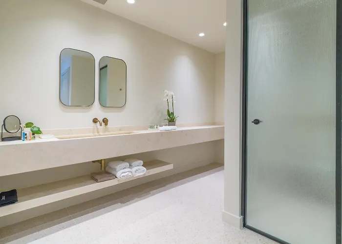 Essence Aparthotel 4*